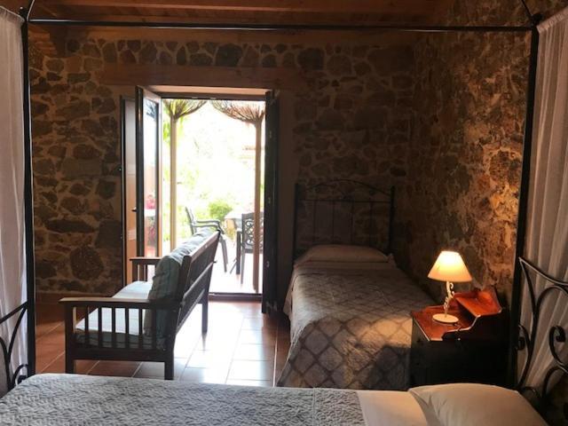 Apartamentos El Jardin Del Poeta Гихо-де-Гранадилья Номер фото