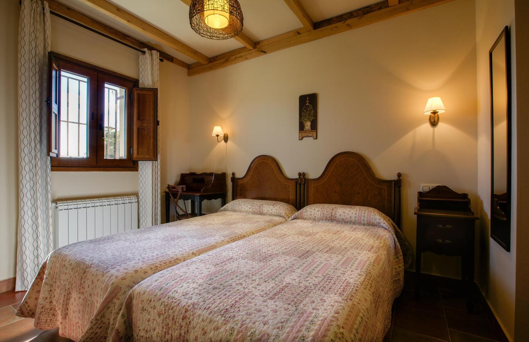 Apartamentos El Jardin Del Poeta Гихо-де-Гранадилья Номер фото