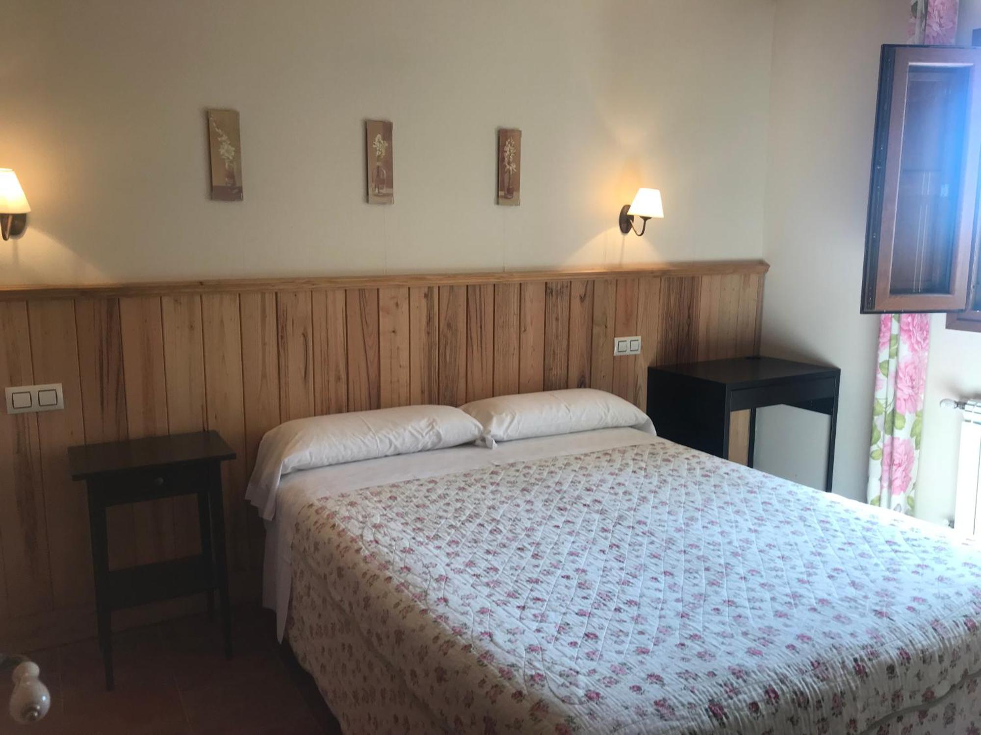 Apartamentos El Jardin Del Poeta Гихо-де-Гранадилья Экстерьер фото